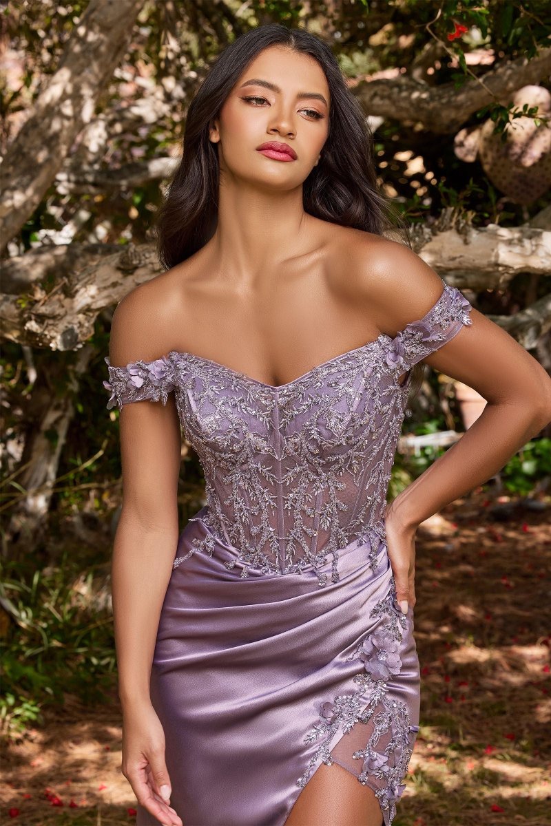 Vestido de satin con hombros descubiertos de bustier transparente con encaje y apliques florales y abertura alta adornada de detalles - Imagen 9