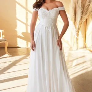 Clásico vestido de novia con hombros descubiertos de escote en forma de corazón adornado con apliques de encaje florales
